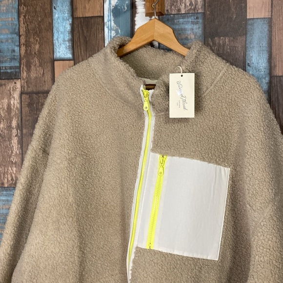 Universal thread teary bear neon green detail jacket - Picture 2 of 16